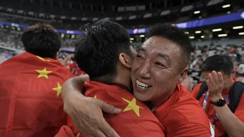 足球资讯速递：专家解读、赛况更新、精彩片段、数据解析、媒体杯资源下载